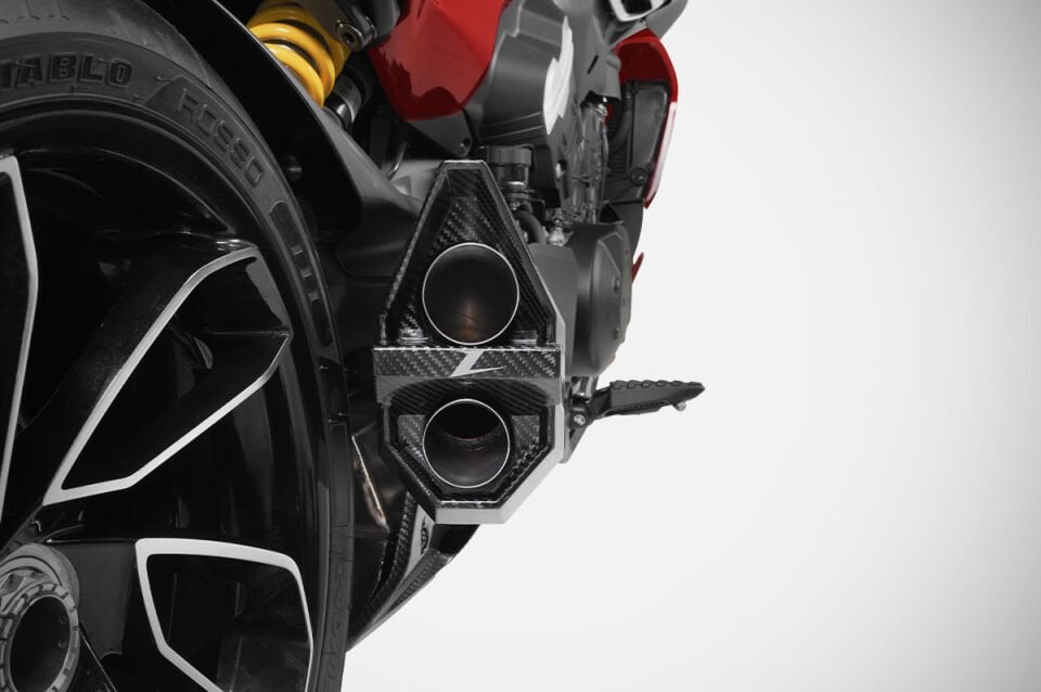 DIAVEL V4 EGZOZ |''MAKO'' SLIP-ON KIT (23-24)